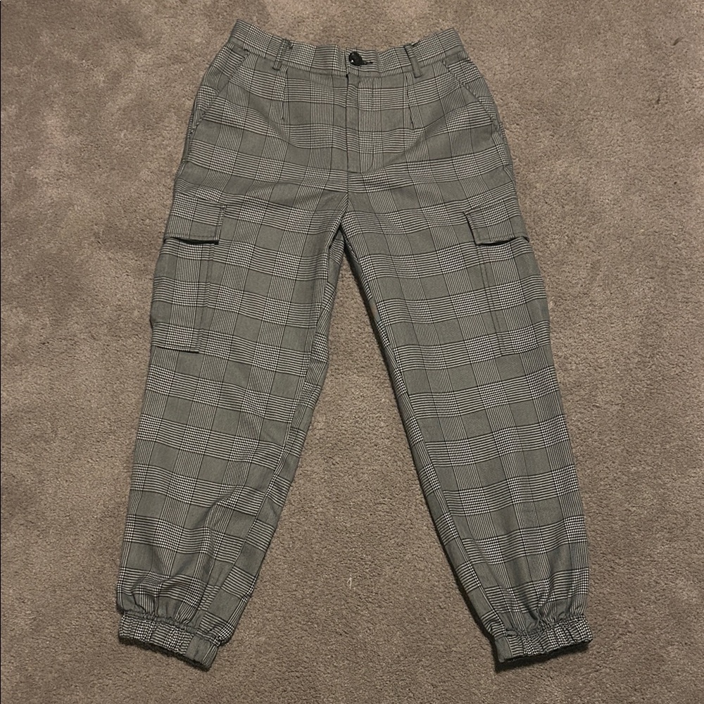 Forever 21 Gray Checkered Cargo Pants